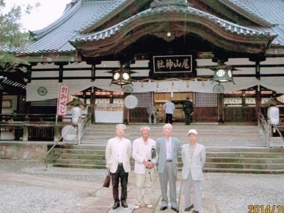 尾山神社前で